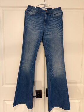 Women’s Madewell  Mid-Rise Flare Jeans in Medium Blue Wash